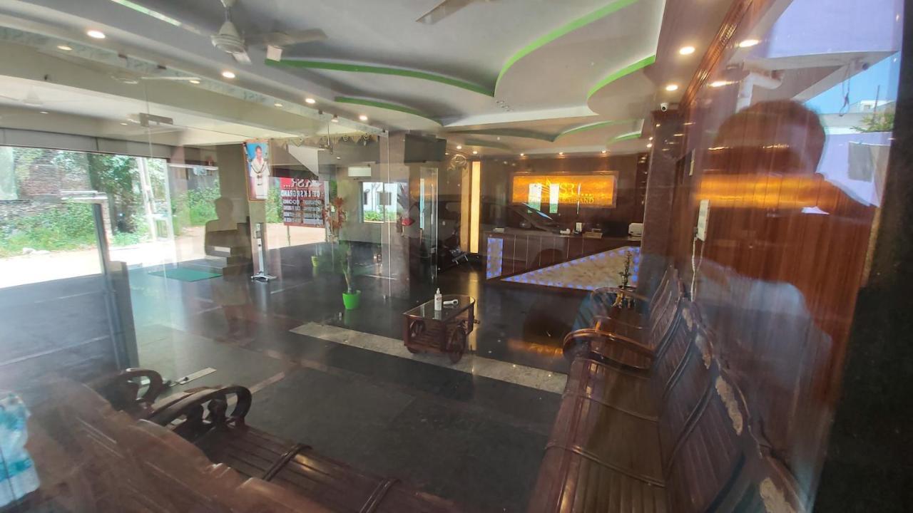 Hotel Ksr Grand Srikalahasti Bagian luar foto