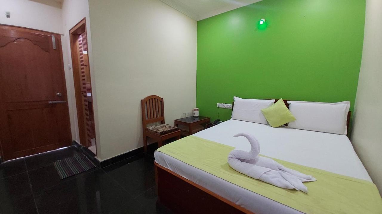 Hotel Ksr Grand Srikalahasti Bagian luar foto