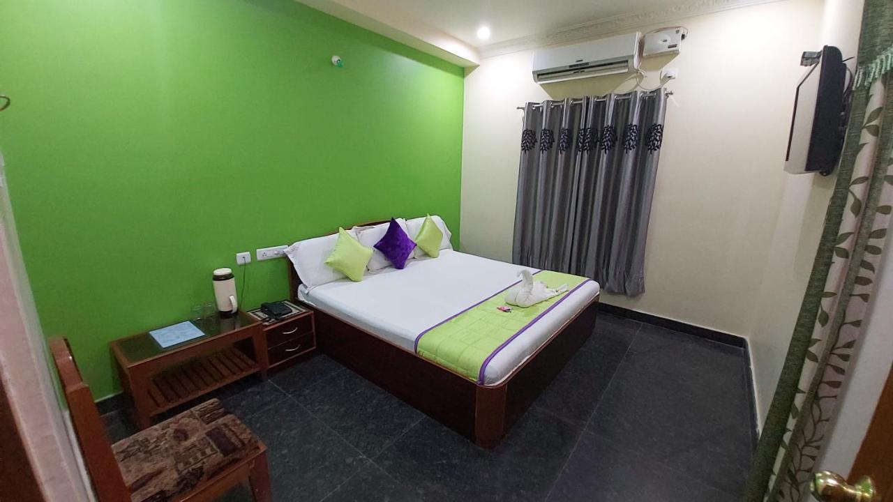 Hotel Ksr Grand Srikalahasti Bagian luar foto