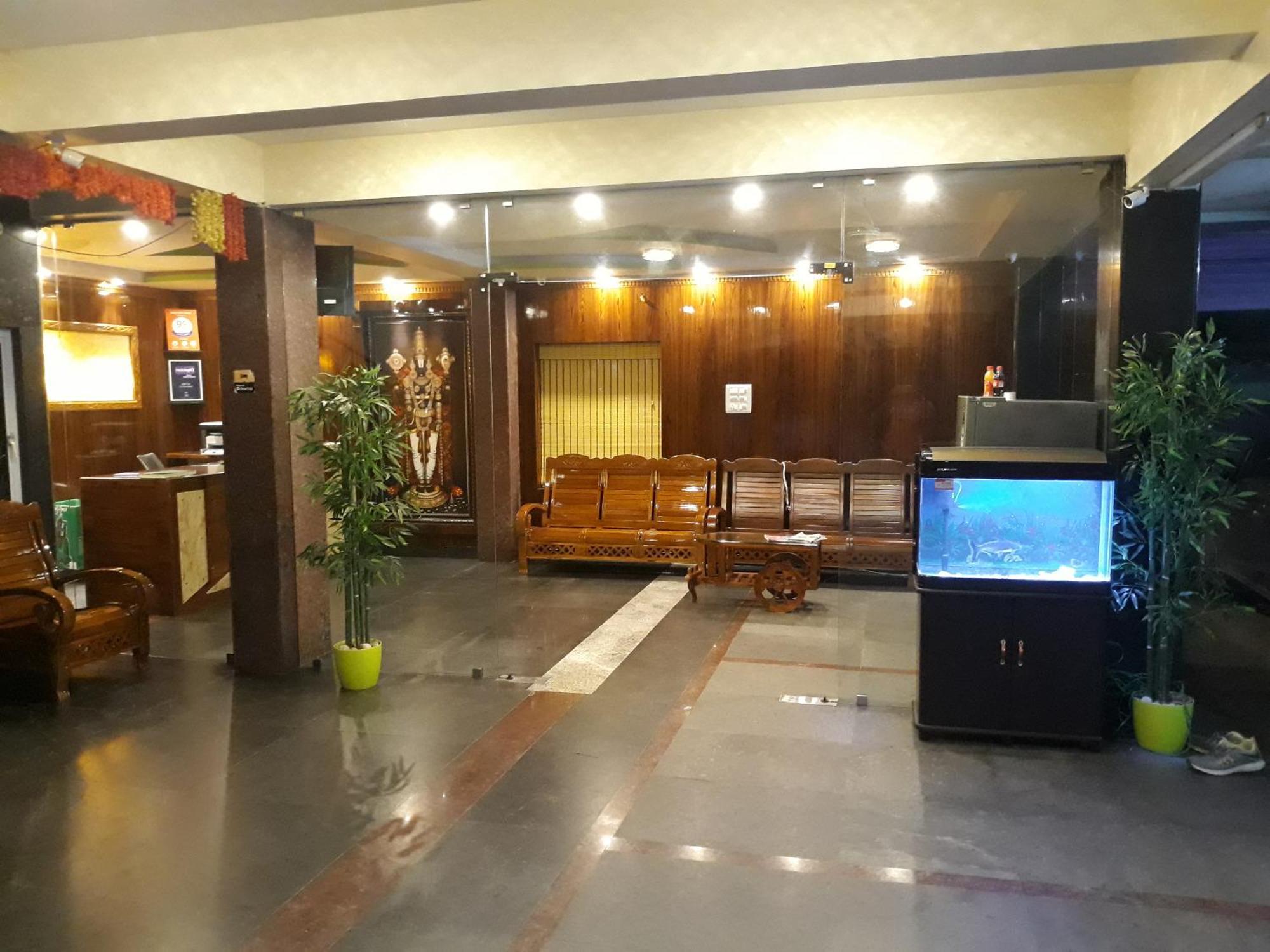 Hotel Ksr Grand Srikalahasti Bagian luar foto