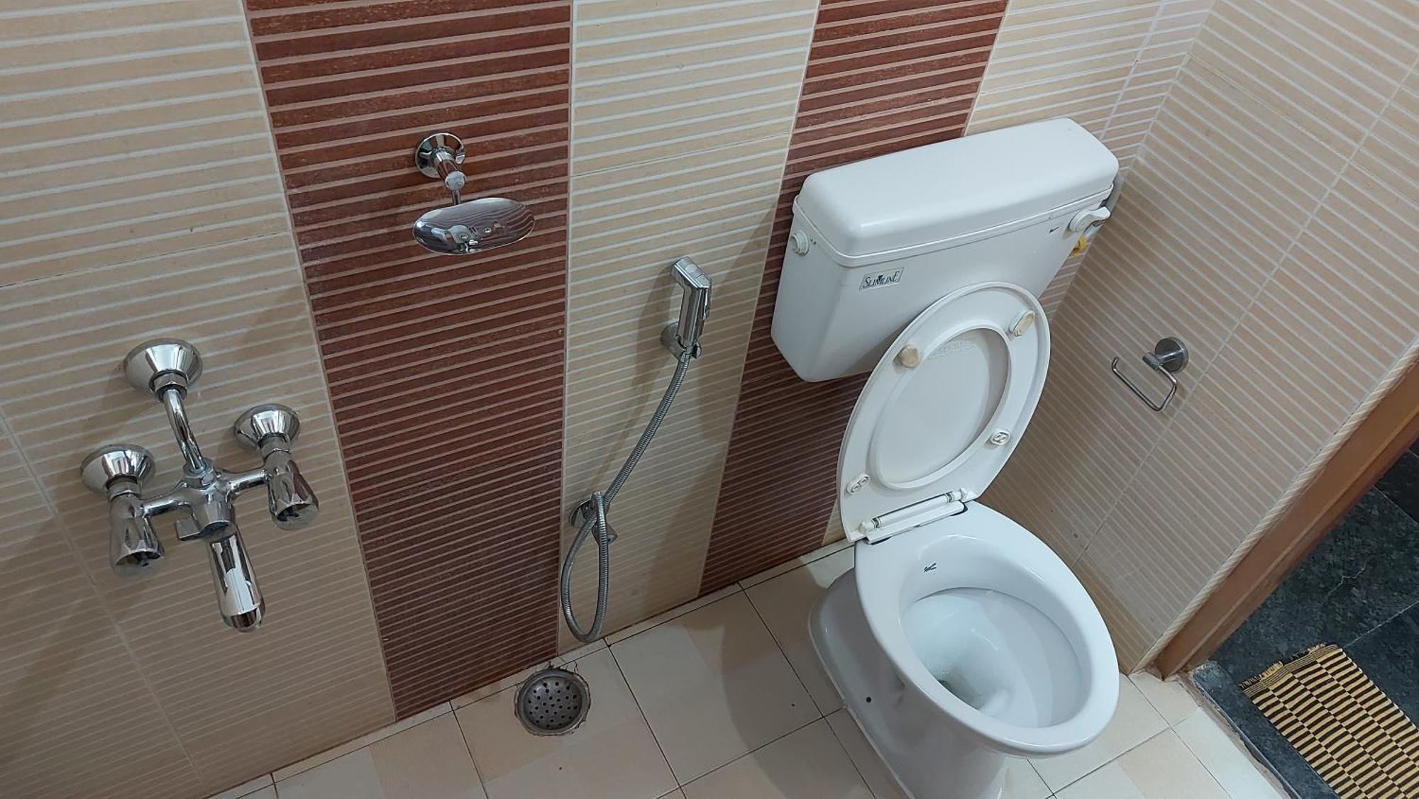 Hotel Ksr Grand Srikalahasti Bagian luar foto