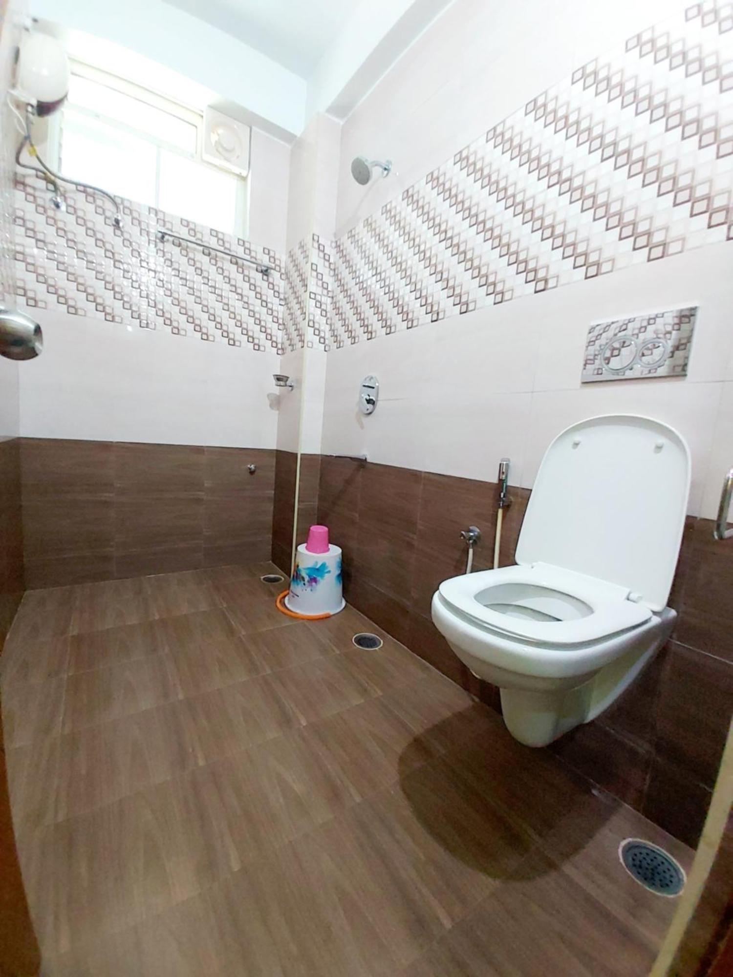Hotel Ksr Grand Srikalahasti Bagian luar foto