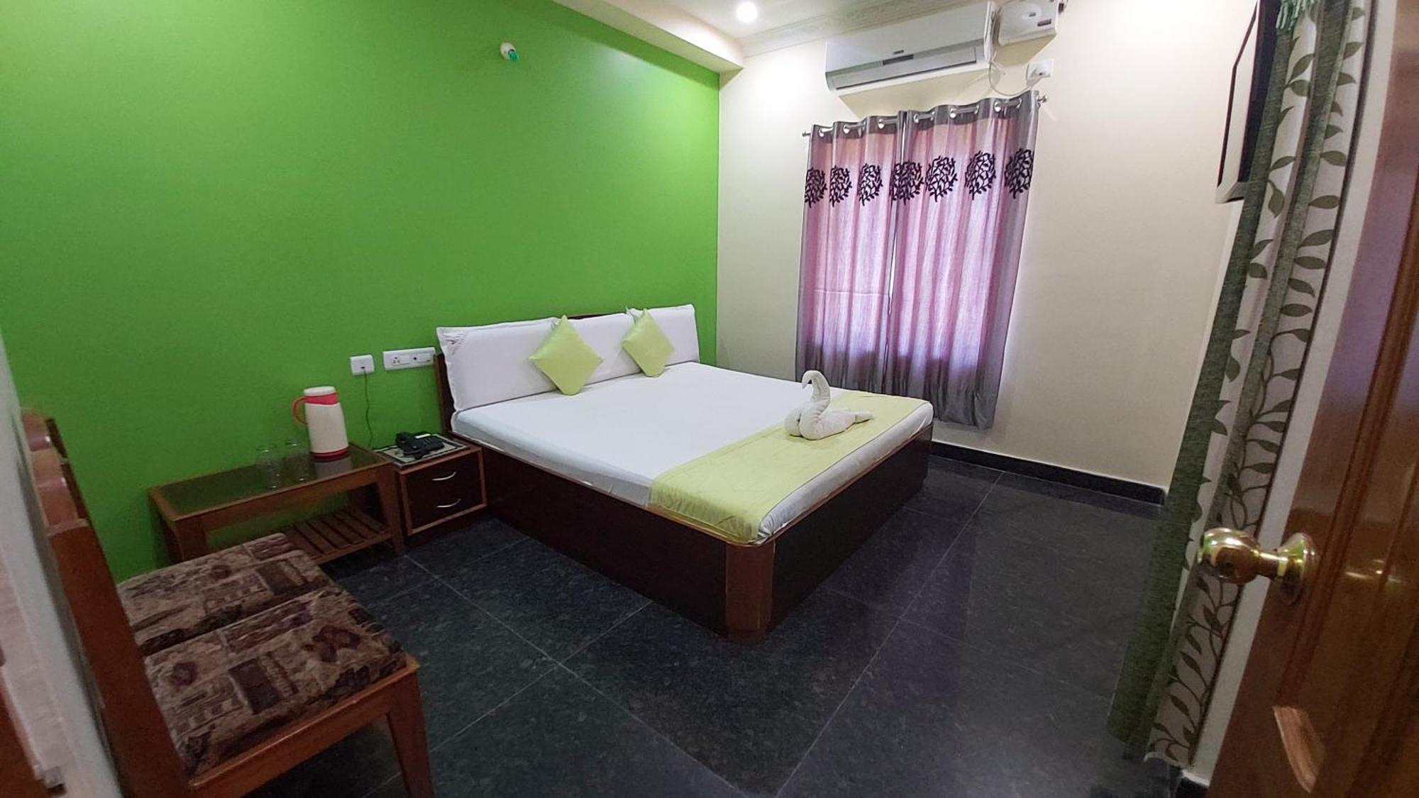 Hotel Ksr Grand Srikalahasti Bagian luar foto
