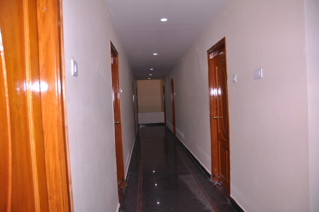 Hotel Ksr Grand Srikalahasti Bagian luar foto
